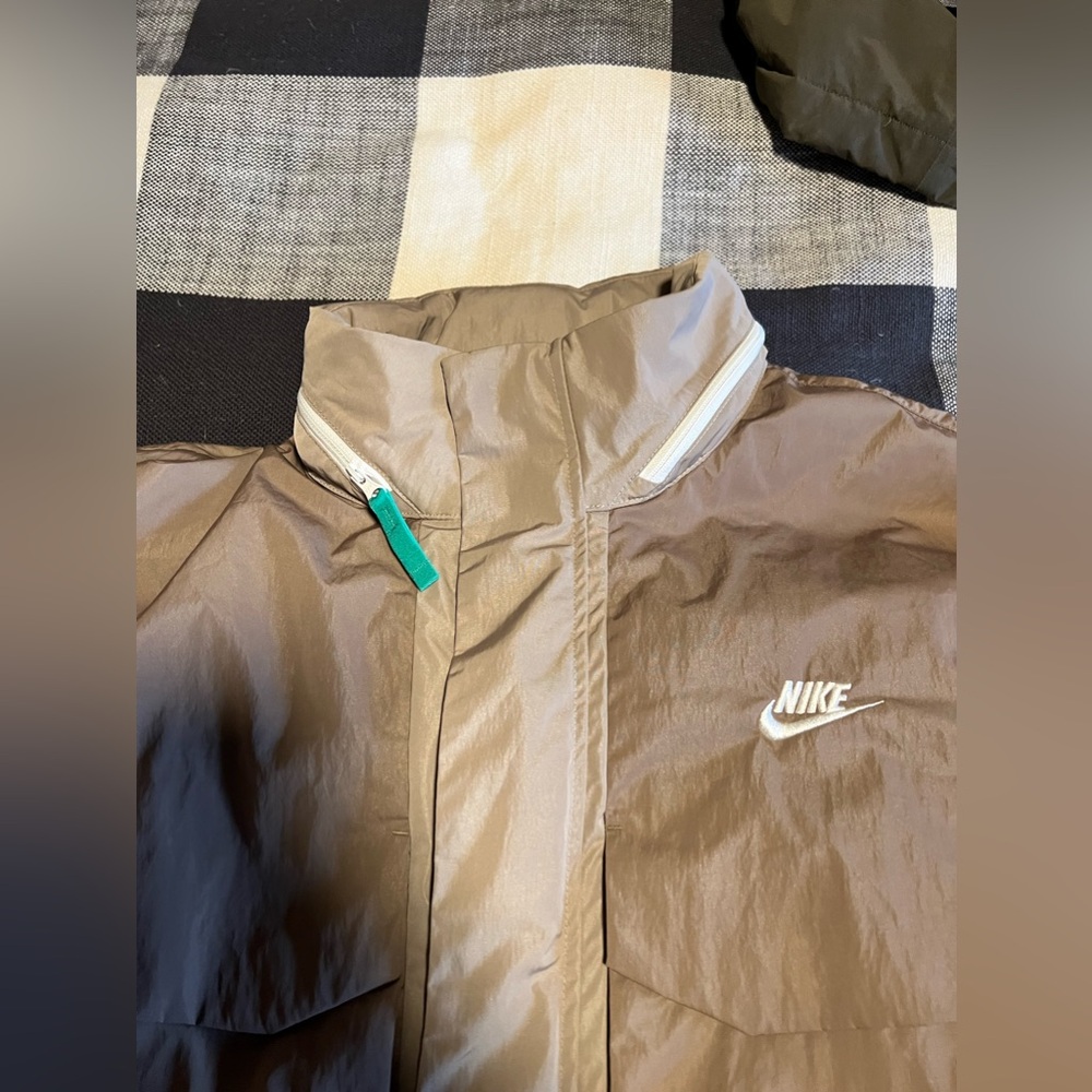 Men’s Size Large NIKE WaterPROOF Windbreaker - NWOT!! - Offers ACCEPTED